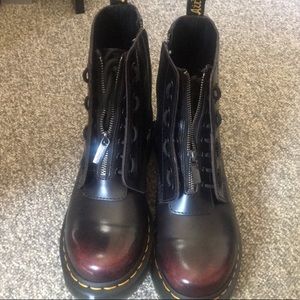 DOC MARTEN NWT- size 9 Arcadia Front Zip